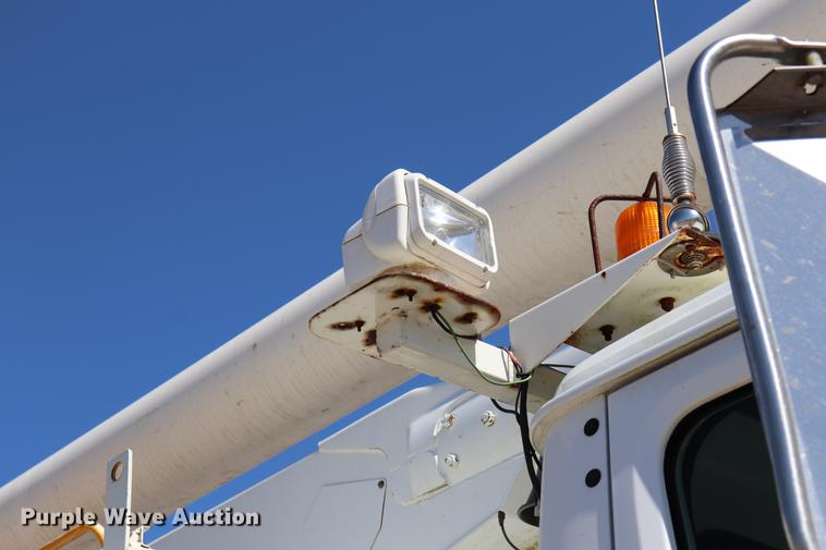 image for item ED9580 2001 International 4800 bucket truck