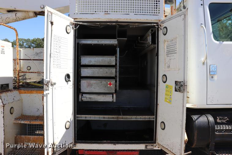 image for item ED9580 2001 International 4800 bucket truck