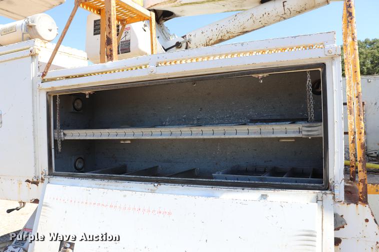 image for item ED9580 2001 International 4800 bucket truck