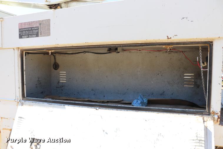 image for item ED9580 2001 International 4800 bucket truck