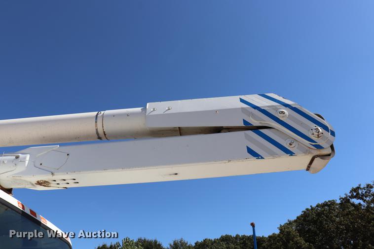 image for item ED9580 2001 International 4800 bucket truck