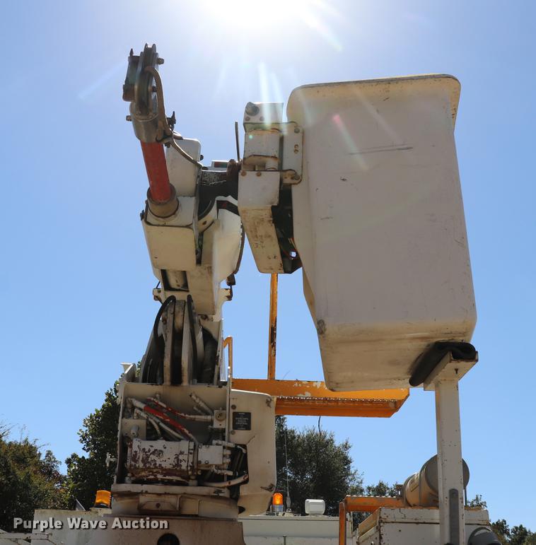 image for item ED9580 2001 International 4800 bucket truck