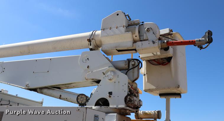 image for item ED9580 2001 International 4800 bucket truck