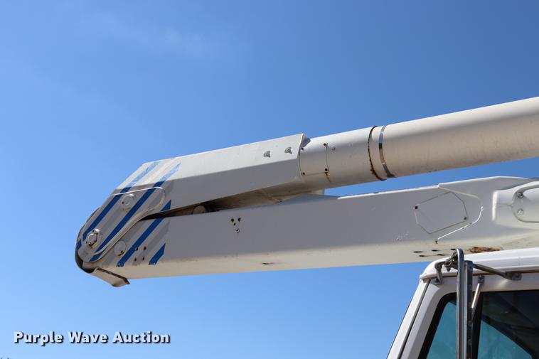 image for item ED9580 2001 International 4800 bucket truck