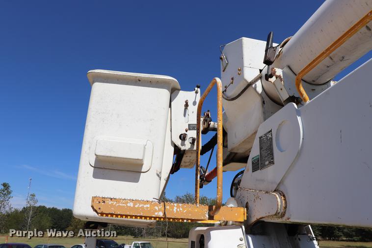 image for item ED9580 2001 International 4800 bucket truck