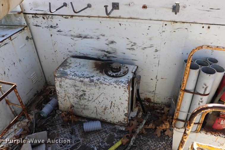 image for item ED9580 2001 International 4800 bucket truck