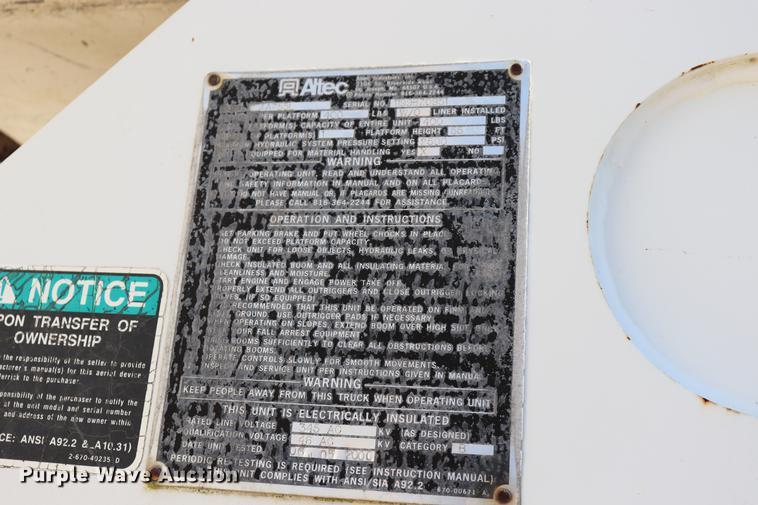 image for item ED9580 2001 International 4800 bucket truck