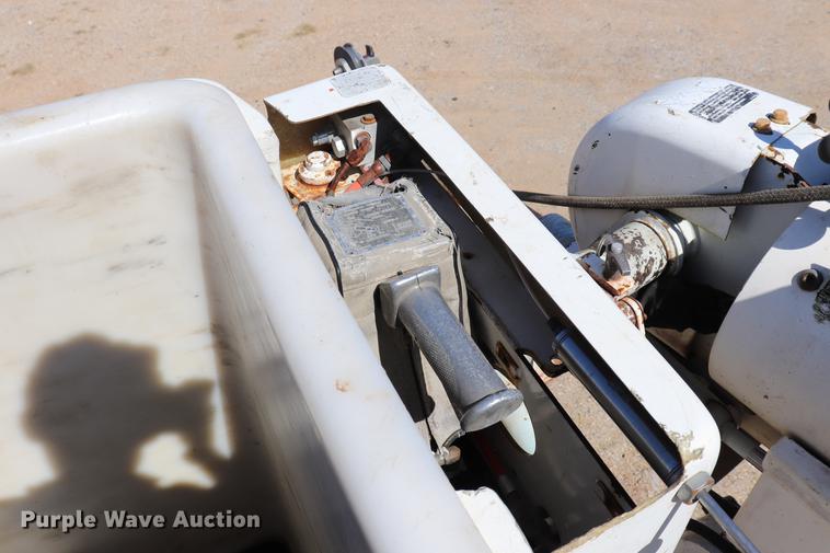 image for item ED9580 2001 International 4800 bucket truck