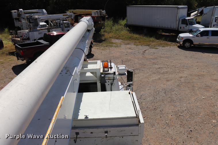 image for item ED9580 2001 International 4800 bucket truck