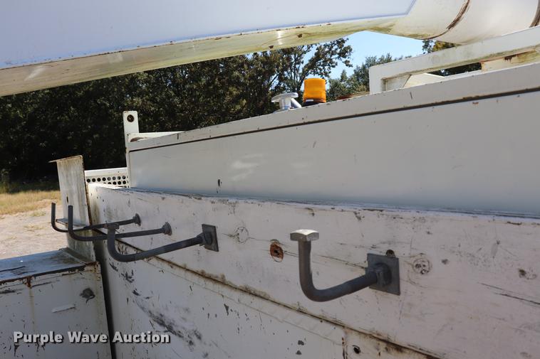 image for item ED9580 2001 International 4800 bucket truck