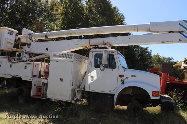 image for item ED9581 2000 International 4900 bucket truck