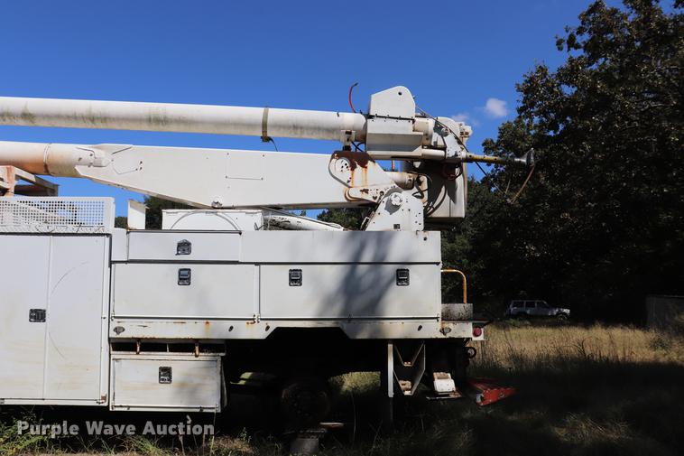 image for item ED9581 2000 International 4900 bucket truck