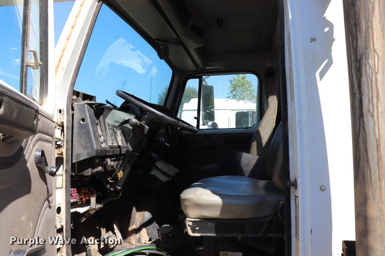 image for item ED9581 2000 International 4900 bucket truck