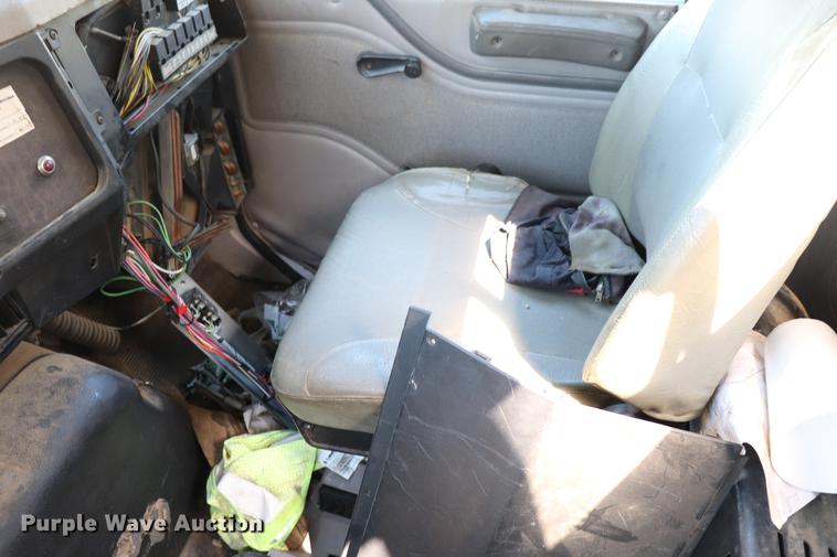 image for item ED9581 2000 International 4900 bucket truck