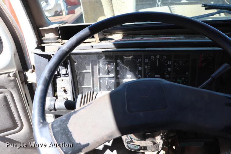 image for item ED9581 2000 International 4900 bucket truck