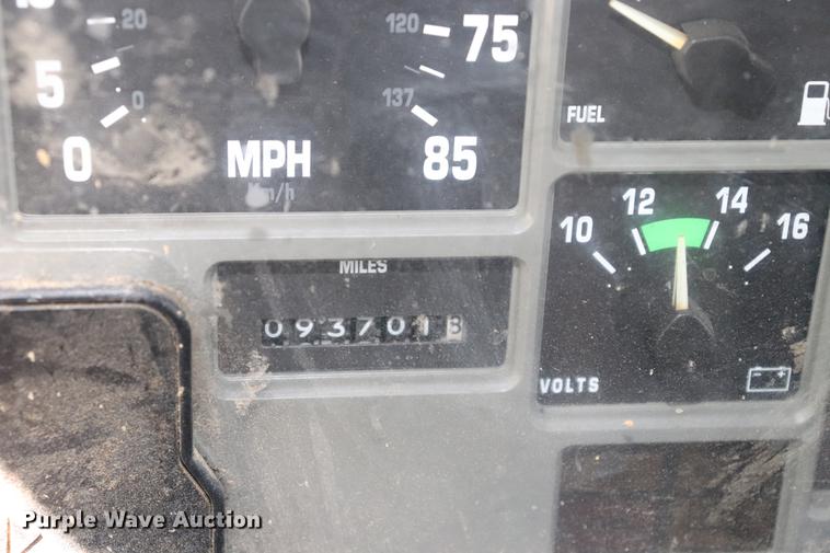 image for item ED9581 2000 International 4900 bucket truck