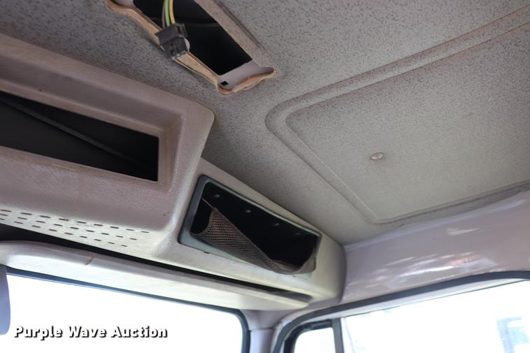 image for item ED9581 2000 International 4900 bucket truck