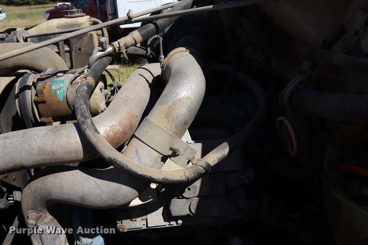 image for item ED9581 2000 International 4900 bucket truck