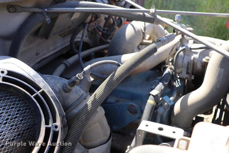 image for item ED9581 2000 International 4900 bucket truck