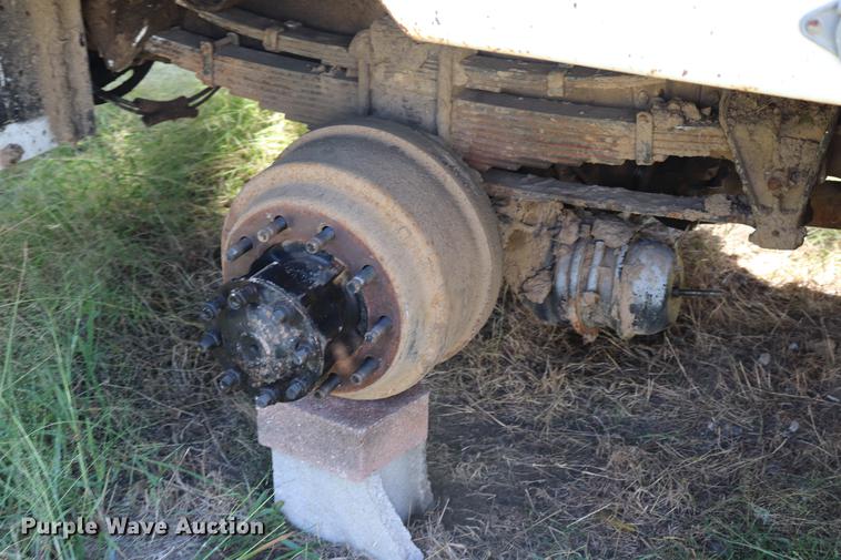 image for item ED9581 2000 International 4900 bucket truck