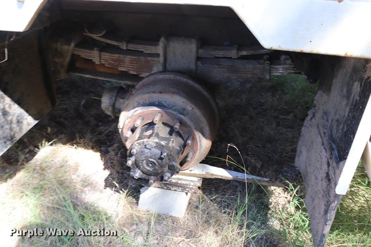 image for item ED9581 2000 International 4900 bucket truck