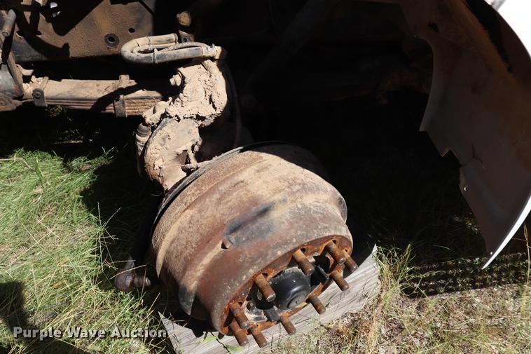 image for item ED9581 2000 International 4900 bucket truck