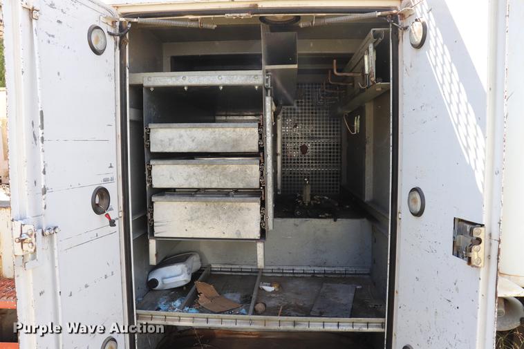 image for item ED9581 2000 International 4900 bucket truck