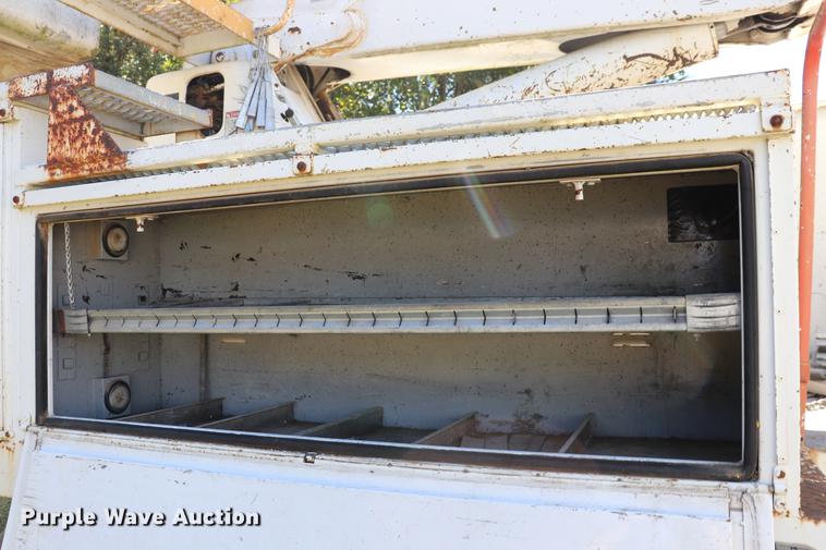 image for item ED9581 2000 International 4900 bucket truck