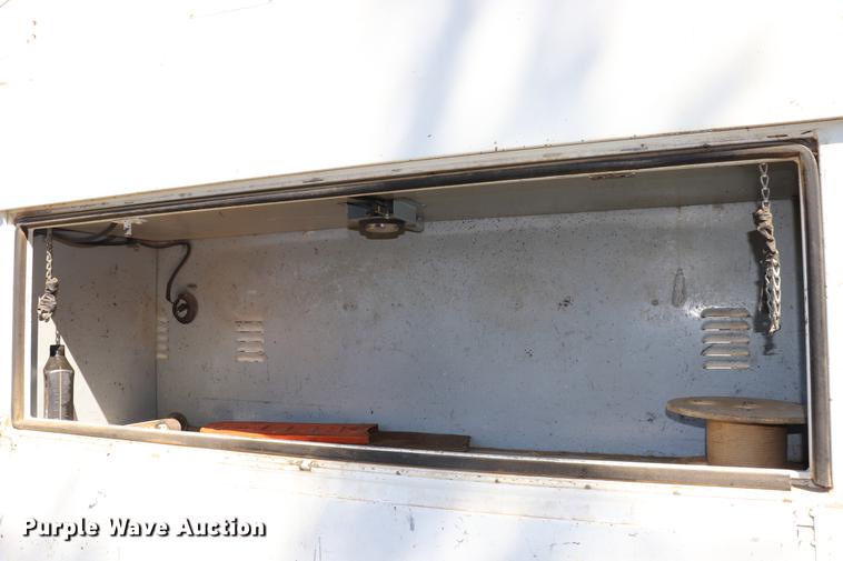 image for item ED9581 2000 International 4900 bucket truck