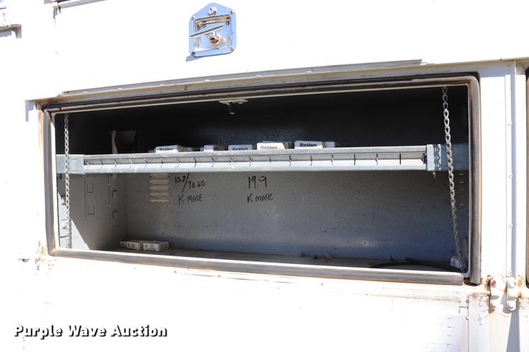 image for item ED9581 2000 International 4900 bucket truck