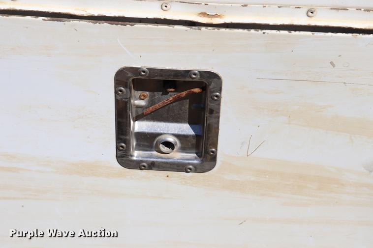 image for item ED9581 2000 International 4900 bucket truck