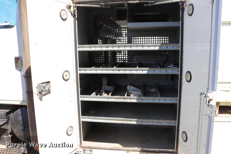 image for item ED9581 2000 International 4900 bucket truck