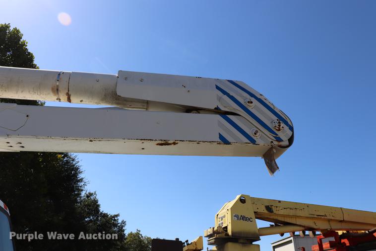 image for item ED9581 2000 International 4900 bucket truck