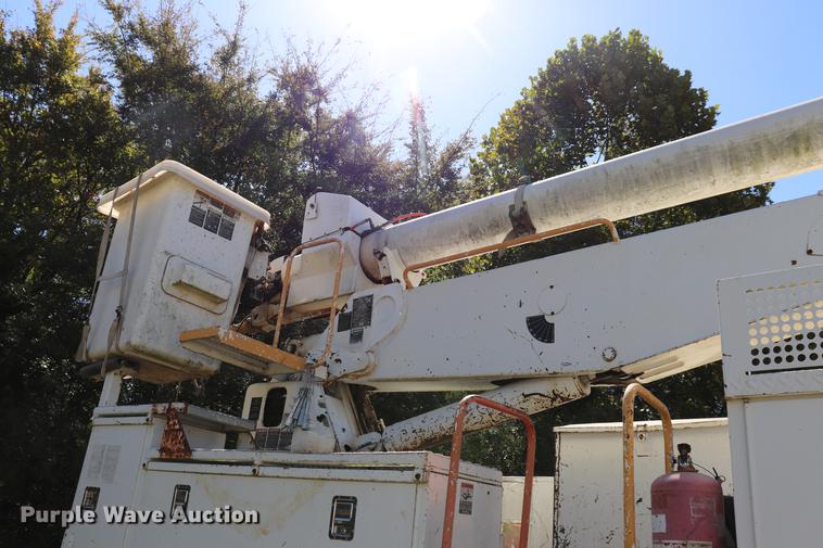 image for item ED9581 2000 International 4900 bucket truck