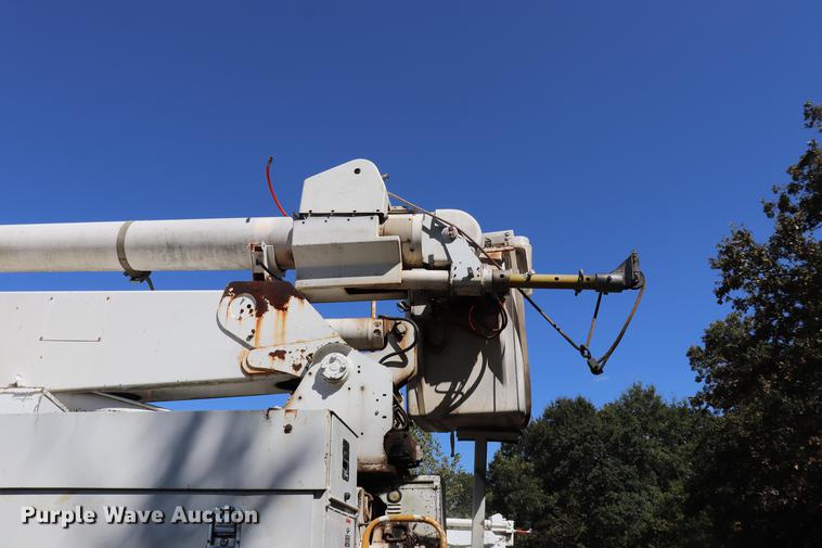 image for item ED9581 2000 International 4900 bucket truck