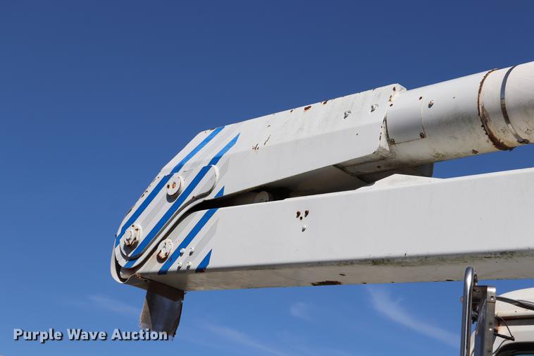 image for item ED9581 2000 International 4900 bucket truck