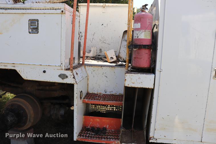 image for item ED9581 2000 International 4900 bucket truck