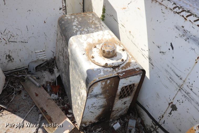 image for item ED9581 2000 International 4900 bucket truck