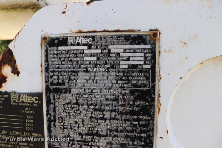 image for item ED9581 2000 International 4900 bucket truck