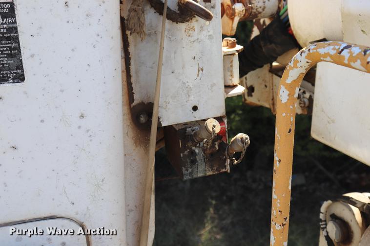 image for item ED9581 2000 International 4900 bucket truck