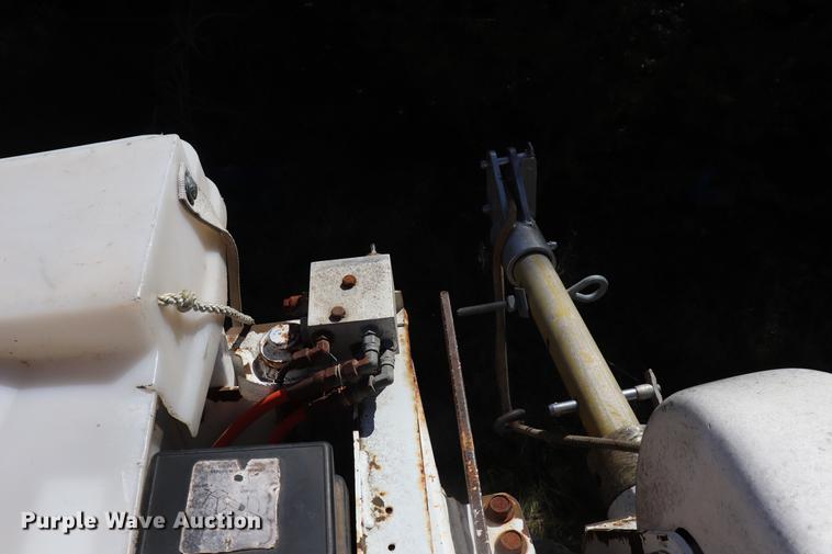 image for item ED9581 2000 International 4900 bucket truck