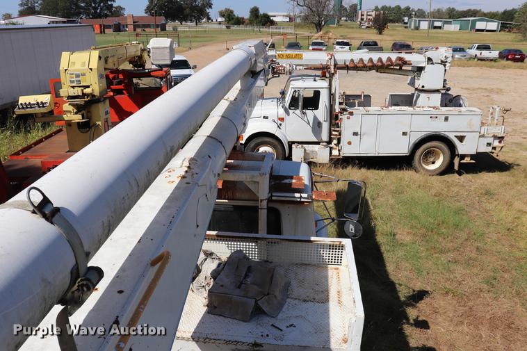 image for item ED9581 2000 International 4900 bucket truck