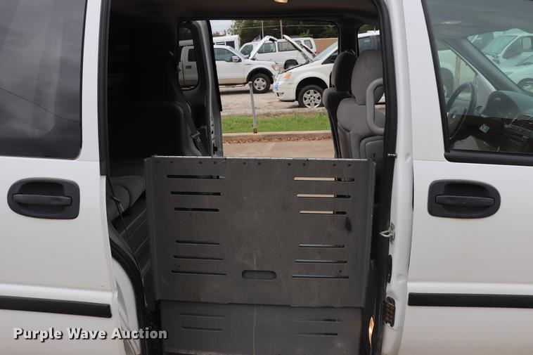 image for item ED9629 2008 Chevrolet Uplander handicap accessible van
