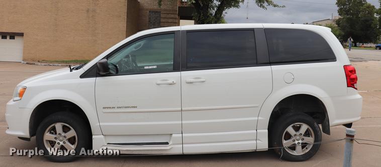 image for item ED9631 2011 Dodge Grand Caravan handicap accessible van