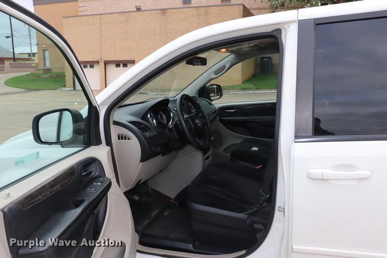 image for item ED9631 2011 Dodge Grand Caravan handicap accessible van