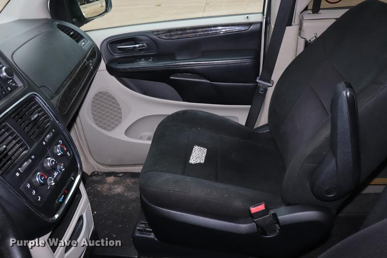 image for item ED9631 2011 Dodge Grand Caravan handicap accessible van