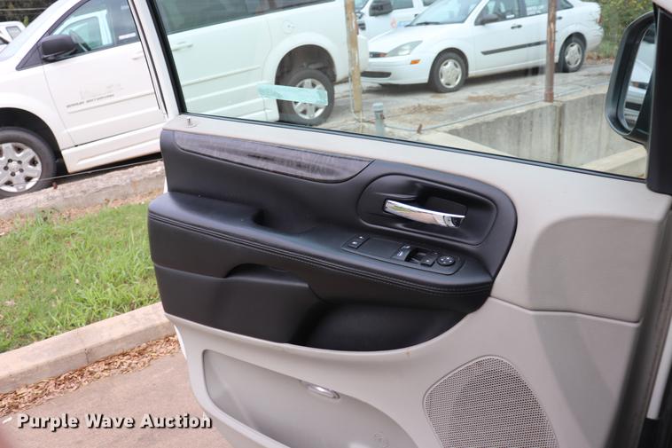 image for item ED9631 2011 Dodge Grand Caravan handicap accessible van