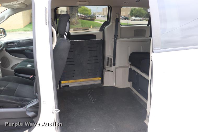image for item ED9631 2011 Dodge Grand Caravan handicap accessible van
