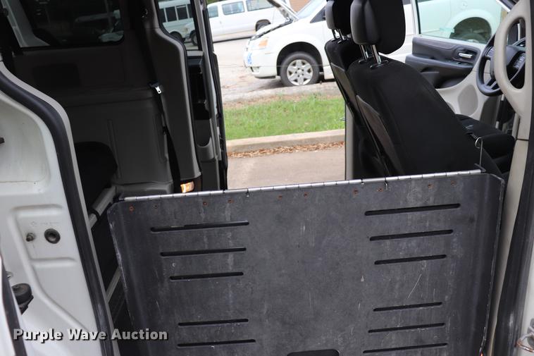 image for item ED9631 2011 Dodge Grand Caravan handicap accessible van