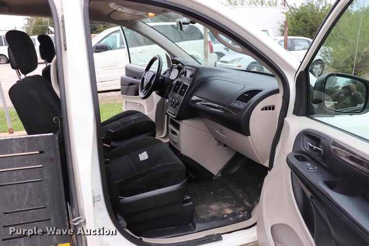 image for item ED9631 2011 Dodge Grand Caravan handicap accessible van
